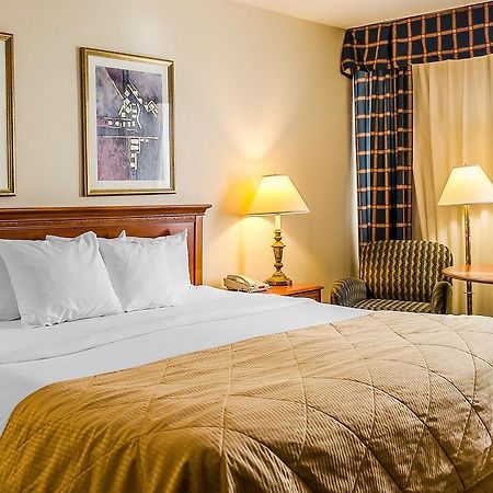 Norwood Inn Hudson Экстерьер фото