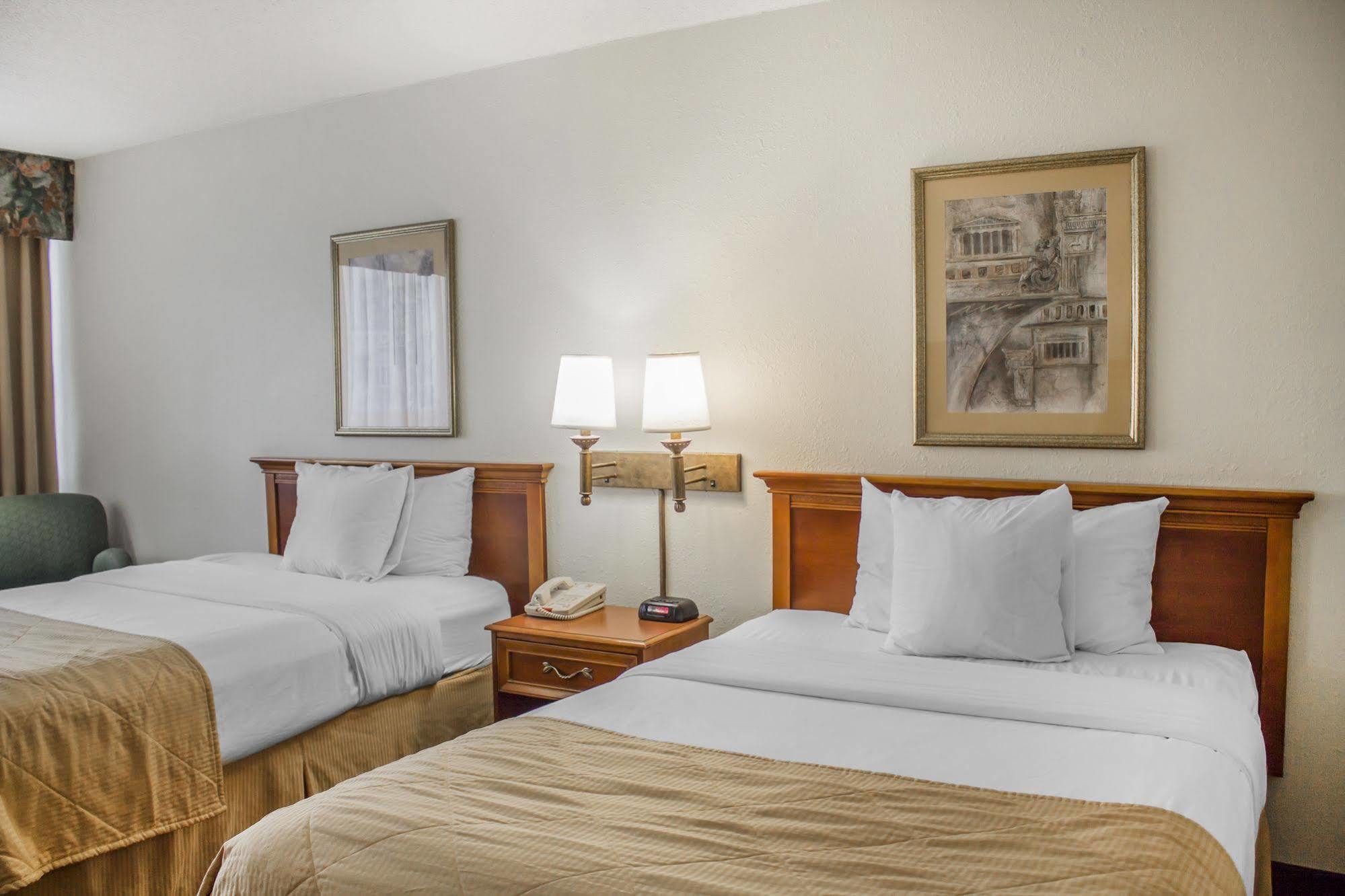 Norwood Inn Hudson Экстерьер фото