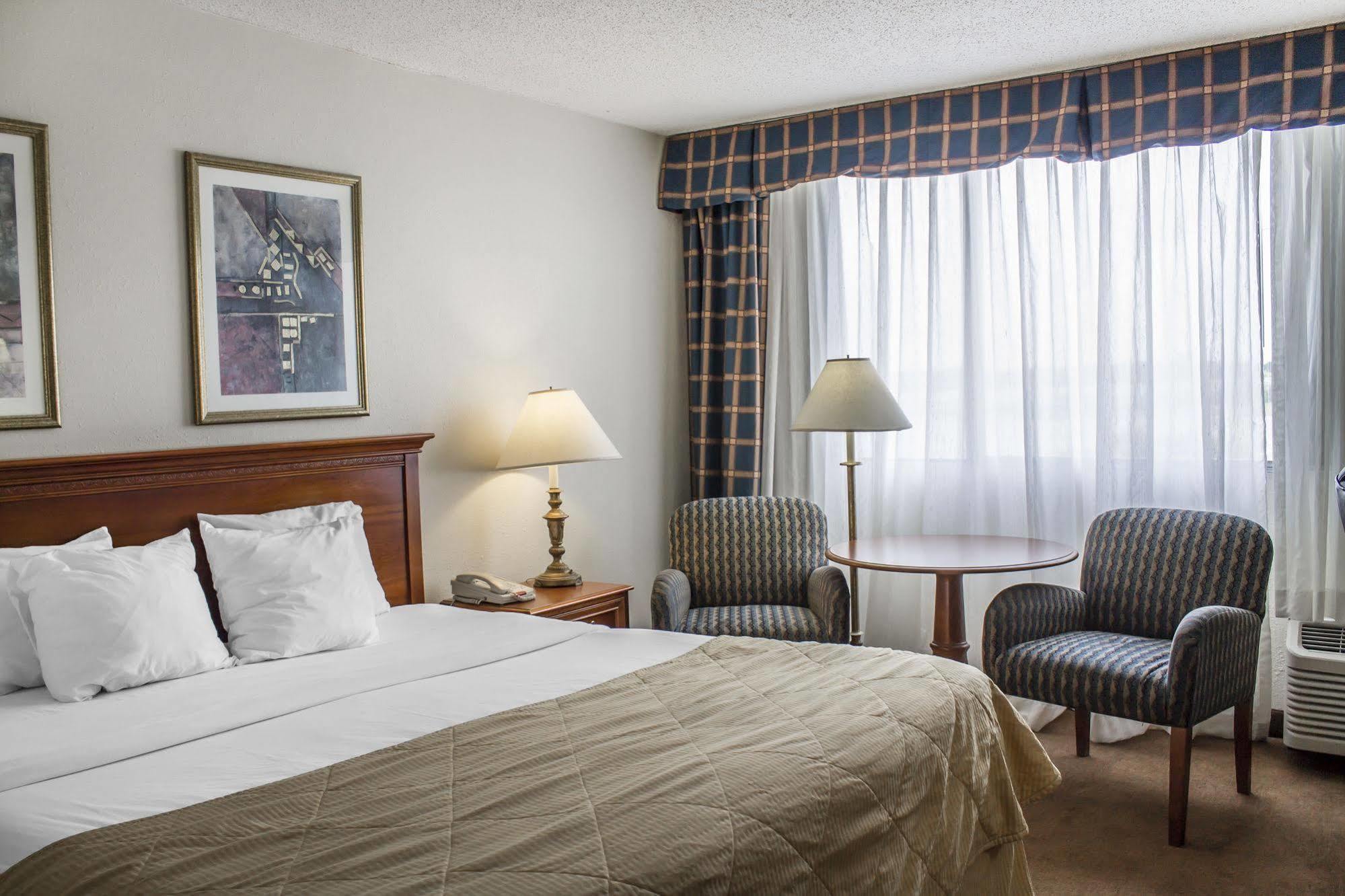 Norwood Inn Hudson Экстерьер фото
