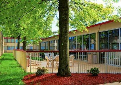 Norwood Inn Hudson Экстерьер фото