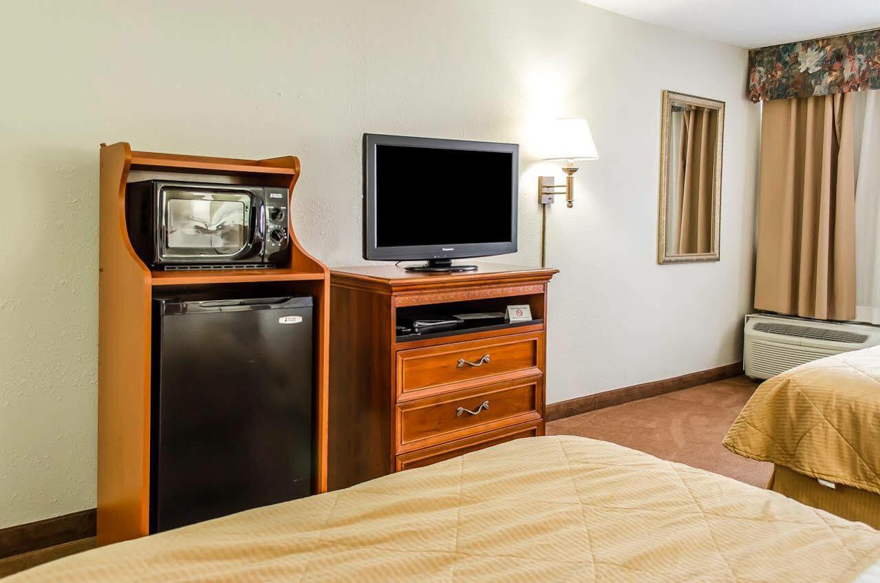 Norwood Inn Hudson Экстерьер фото