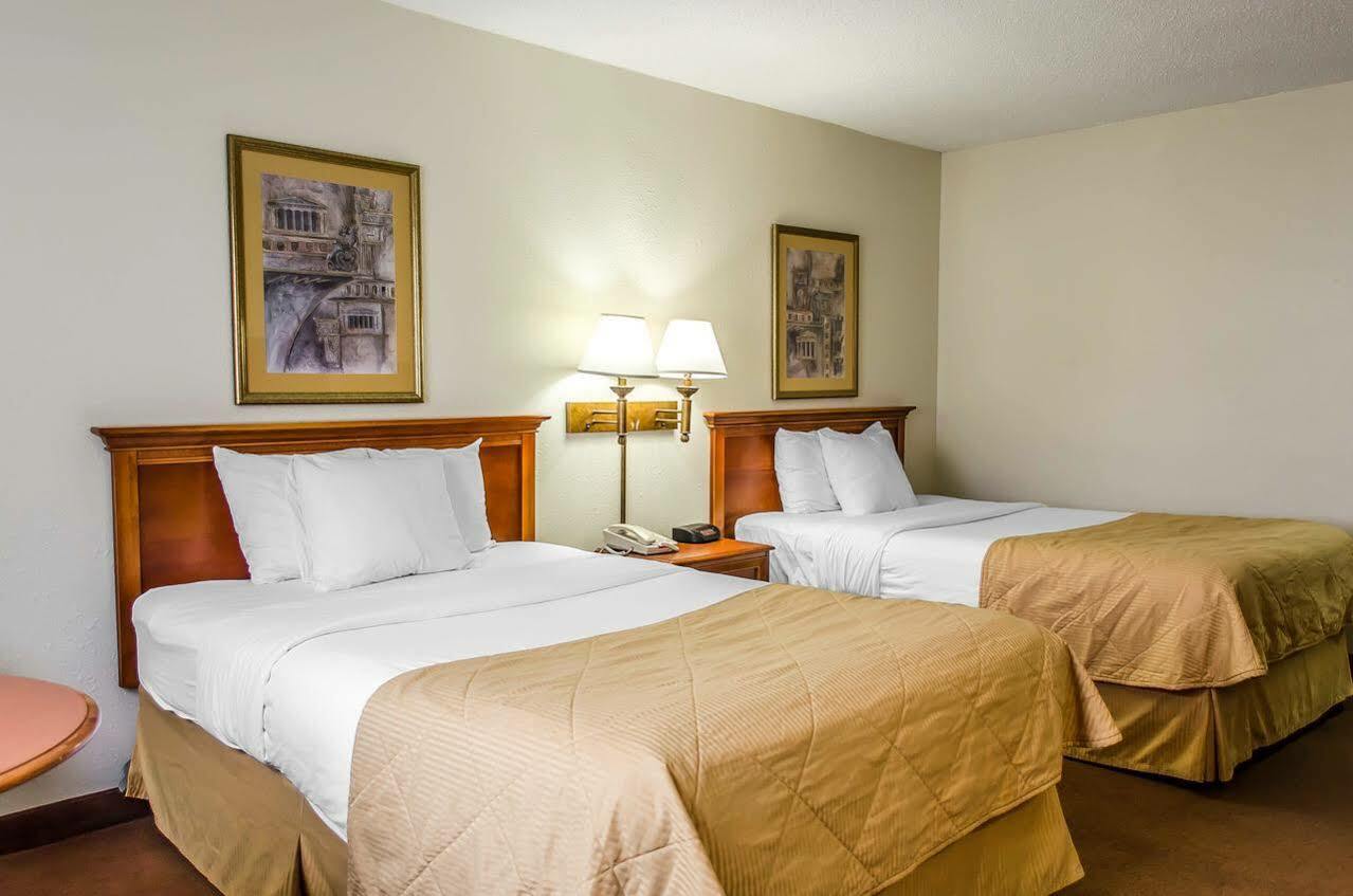 Norwood Inn Hudson Экстерьер фото